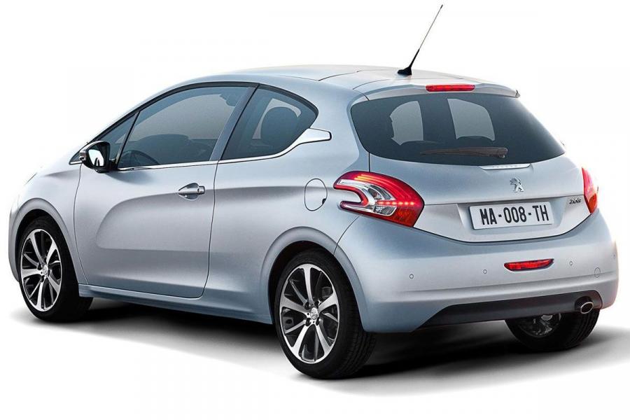  Peugeot 208 3-Door 2012 года  (фото 7 из 31)